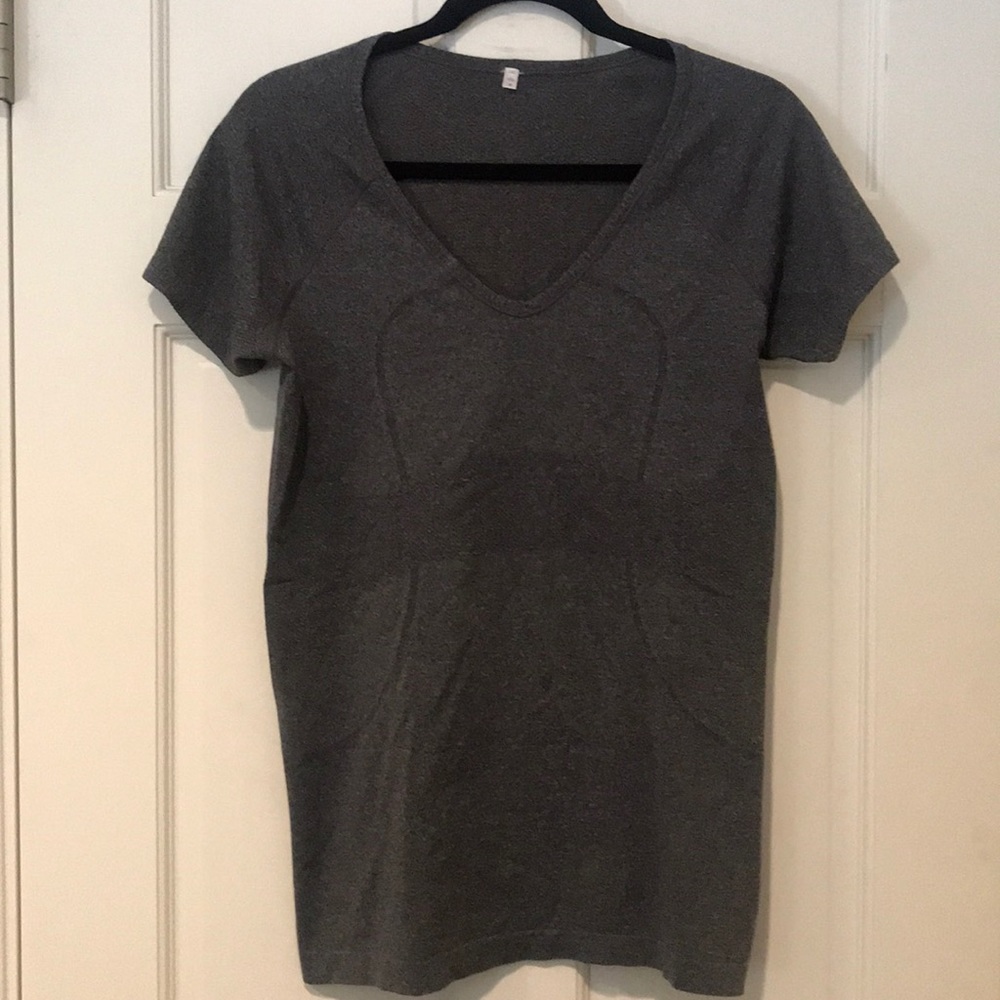 Lululemon tee